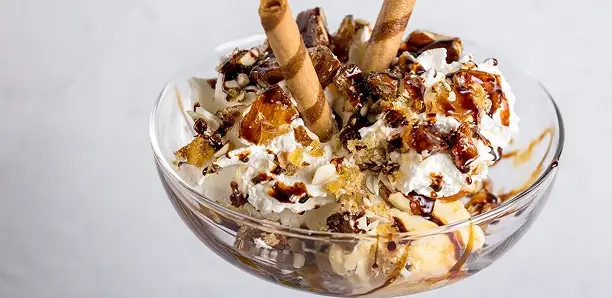 Clienti che vivono un'esperienza autentica alla Fragola di Sondrio