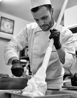 Varietà di gusti artigianali preparati con cura e passione